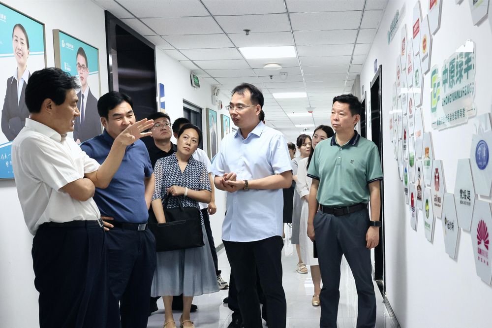 市人大常委會主任王樂新、紅旗區區委書記劉宏鋒、人大常委會主任趙建軍等領導一行 蒞臨公司調研工作